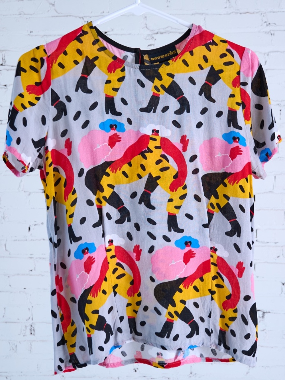 RARE Nooworks Dancing Ladies Top